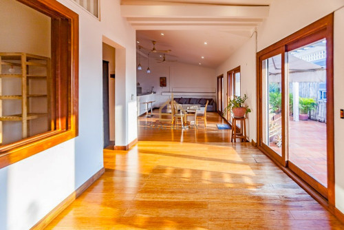 3 BedroomRenovated Apartment For Rent-Daun Penh -Phnom Penh.