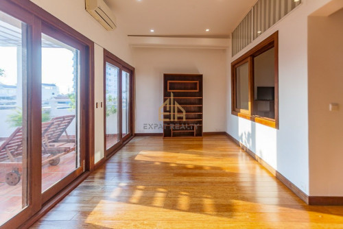 3 BedroomRenovated Apartment For Rent-Daun Penh -Phnom Penh.