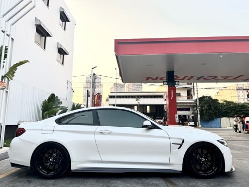 BMW M4  (F82) 2015