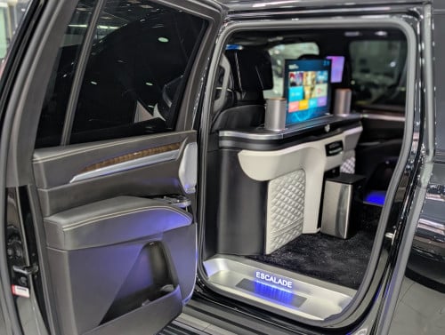 Cadillac Escalade VIP ឆ្នាំ2025