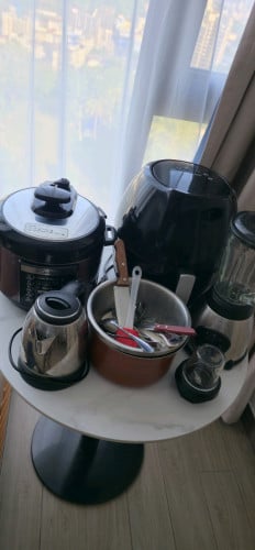 Complete kitchen set, Air fryer, electric multicooker, blender and electric kettle.