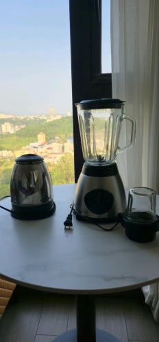 Complete kitchen set, Air fryer, electric multicooker, blender and electric kettle.