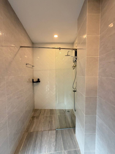 Corner One bedroom two bathroom for rent