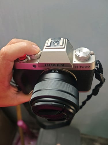 Fujifilm X-T200