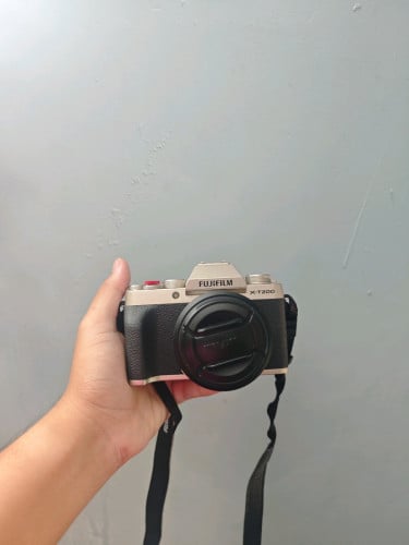 Fujifilm X-T200