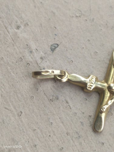 I am sale my pendant real Gold 100% 750 or 18K from Dubai
