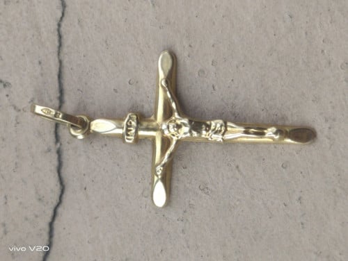 I am sale my pendant real Gold 100% 750 or 18K from Dubai