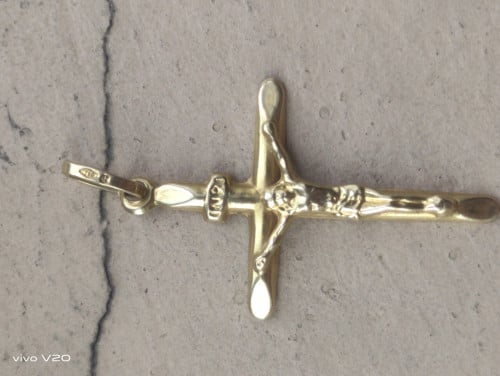 I am sale my pendant real Gold 100% 750 or 18K from Dubai
