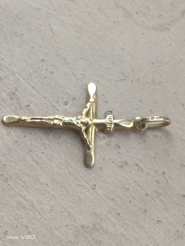 I am sale my pendant real Gold 100% 750 or 18K from Dubai