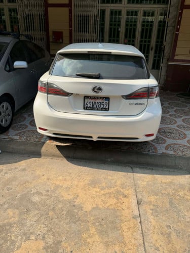 Lexus CT 200h 2011 full option