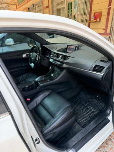Lexus CT 200h 2011 full option