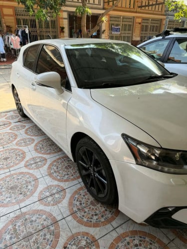 Lexus CT 200h 2011 full option