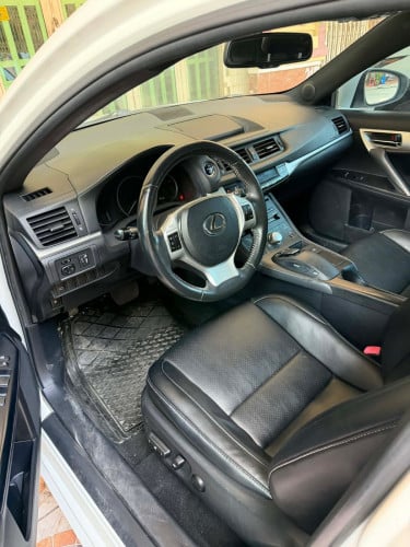 Lexus CT 200h 2011 full option