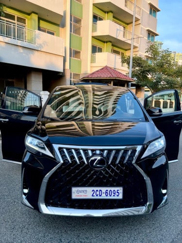 Lexus LM300h 2021