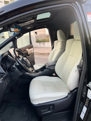 Lexus LM300h 2021