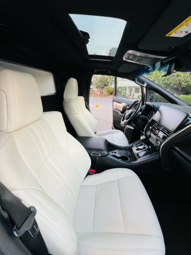 Lexus LM300h 2021