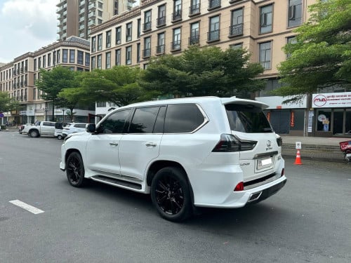 Lexus LX450D 2016