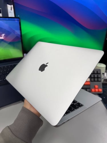 Macbook Air M1 លក់បន្ទាន់