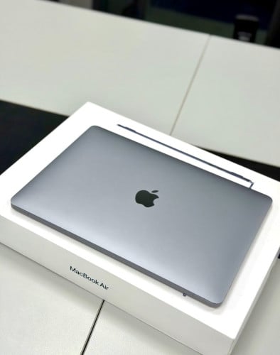 Macbook Air M1 ស្អាត99% លក់បន្ទាន់