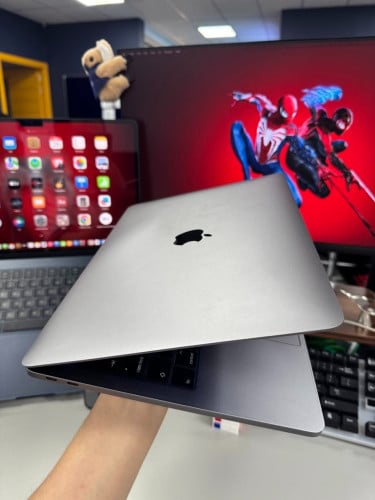 Macbook Pro ស្អាត99% លក់បន្ទាន់ $2XX