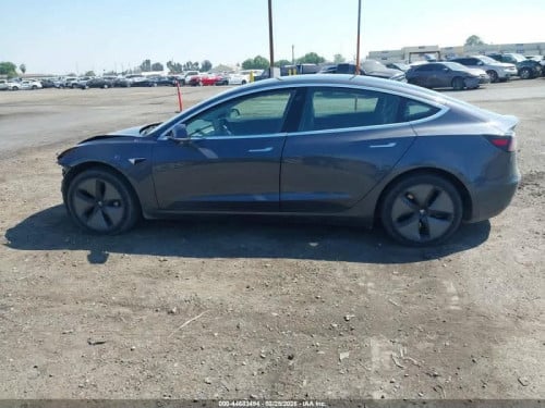 Sell Tesla 2019 Model 3 standard plus សាកមួយពេញ300ជាងគីឡូ