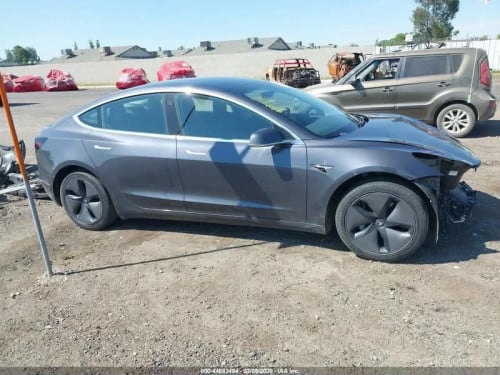 Sell Tesla 2019 Model 3 standard plus សាកមួយពេញ300ជាងគីឡូ