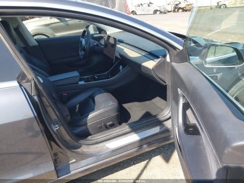 Sell Tesla 2019 Model 3 standard plus សាកមួយពេញ300ជាងគីឡូ