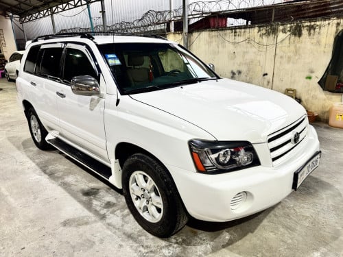 Toyota Highlander 2002 បួនម៉ាសុីន គ្រឿងក្នុងពណ៌លឿង កៅអីចុច auto ឡានថ្មីណាស់