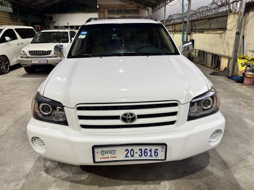 Toyota Highlander 2002 បួនម៉ាសុីន គ្រឿងក្នុងពណ៌លឿង កៅអីចុច auto ឡានថ្មីណាស់