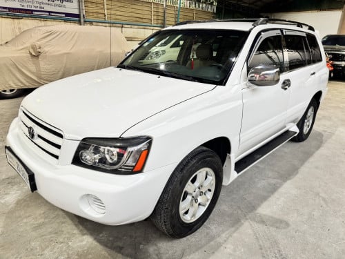 Toyota Highlander 2002 បួនម៉ាសុីន គ្រឿងក្នុងពណ៌លឿង កៅអីចុច auto ឡានថ្មីណាស់