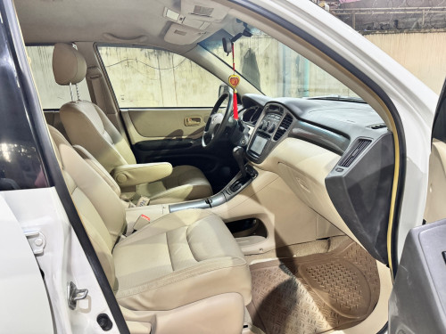 Toyota Highlander 2002 បួនម៉ាសុីន គ្រឿងក្នុងពណ៌លឿង កៅអីចុច auto ឡានថ្មីណាស់