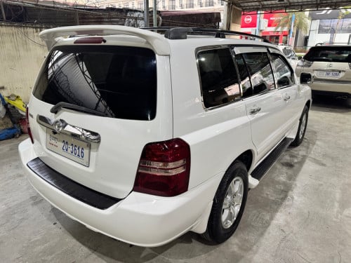 Toyota Highlander 2002 បួនម៉ាសុីន គ្រឿងក្នុងពណ៌លឿង កៅអីចុច auto ឡានថ្មីណាស់