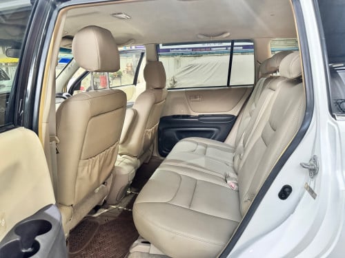 Toyota Highlander 2002 បួនម៉ាសុីន គ្រឿងក្នុងពណ៌លឿង កៅអីចុច auto ឡានថ្មីណាស់