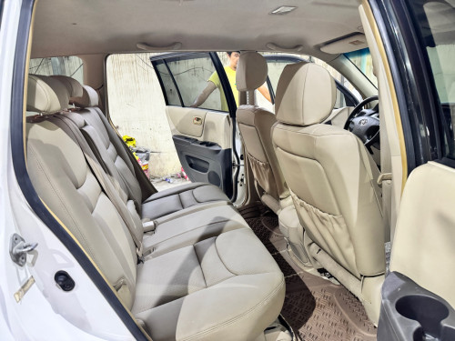 Toyota Highlander 2002 បួនម៉ាសុីន គ្រឿងក្នុងពណ៌លឿង កៅអីចុច auto ឡានថ្មីណាស់