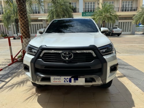 Toyota Hilux Revo Rally 2025 rent（出租）