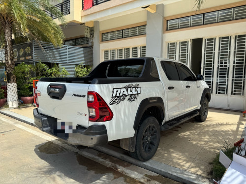 Toyota Hilux Revo Rally 2025 rent（出租）
