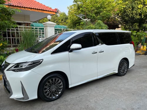 Toyota hybrid Vellfire 2016