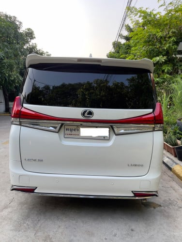 Toyota hybrid Vellfire 2016