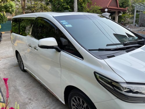 Toyota hybrid Vellfire 2016