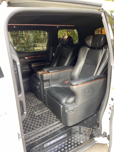 Toyota hybrid Vellfire 2016