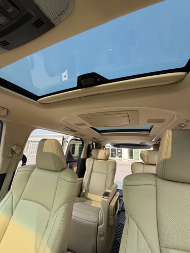 Vellflire ឡេីង Lexus LM 350 ឆ្នាំ2015 ឡេីង 2022