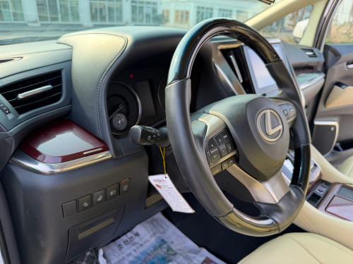 Vellflire ឡេីង Lexus LM 350 ឆ្នាំ2015 ឡេីង 2022