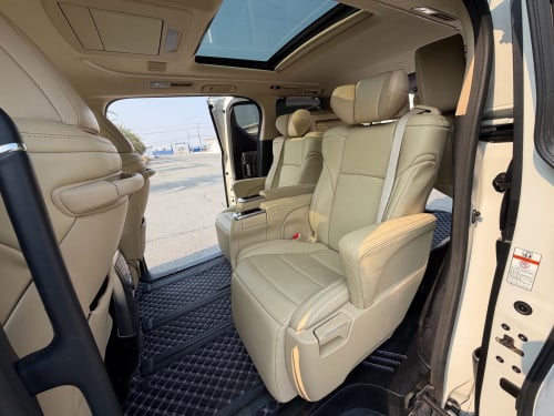 Vellflire ឡេីង Lexus LM 350 ឆ្នាំ2015 ឡេីង 2022