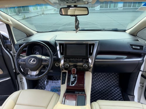 Vellflire ឡេីង Lexus LM 350 ឆ្នាំ2015 ឡេីង 2022