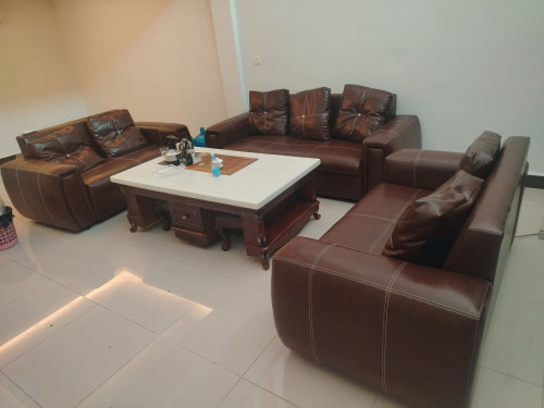តុ សាឡុង តំលៃទាបមួយទឹក
