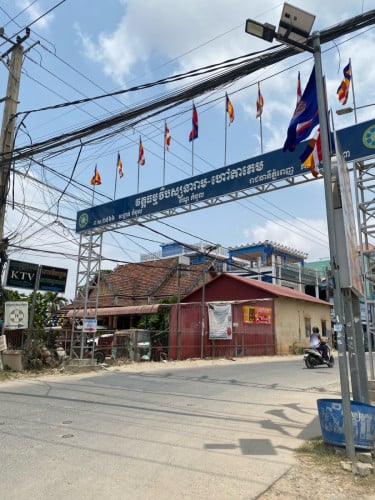 ផ្ទះលក់បន្ទាន់ ផ្លូវចូលតាមសាលាសង្គាត់កំបូល ក្នុងក្រុងភ្នំពេញ ផ្ទះមានបន្ទប់ជួលស្រាប់