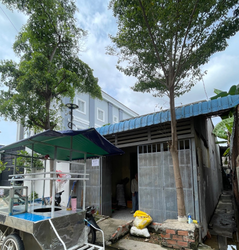 ផ្ទះលក់បន្ទាន់ ផ្លូវចូលតាមសាលាសង្គាត់កំបូល ក្នុងក្រុងភ្នំពេញ ផ្ទះមានបន្ទប់ជួលស្រាប់