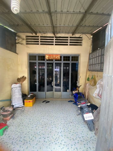 ផ្ទះលក់បន្ទាន់ ផ្លូវចូលតាមសាលាសង្គាត់កំបូល ក្នុងក្រុងភ្នំពេញ ផ្ទះមានបន្ទប់ជួលស្រាប់