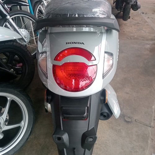 ហាង លឹម ហ៑ួរ មានសេវ៉ាបង់រំលួស ទាំងម៉ូតូថ្មី១តឹក  ម៉ូតូតូចធំ