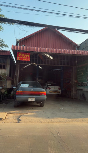 ឃ្លាំងអាជីវកម្មលក់លើផ្លូវរដ្ឋ18mភ្នំពេញ